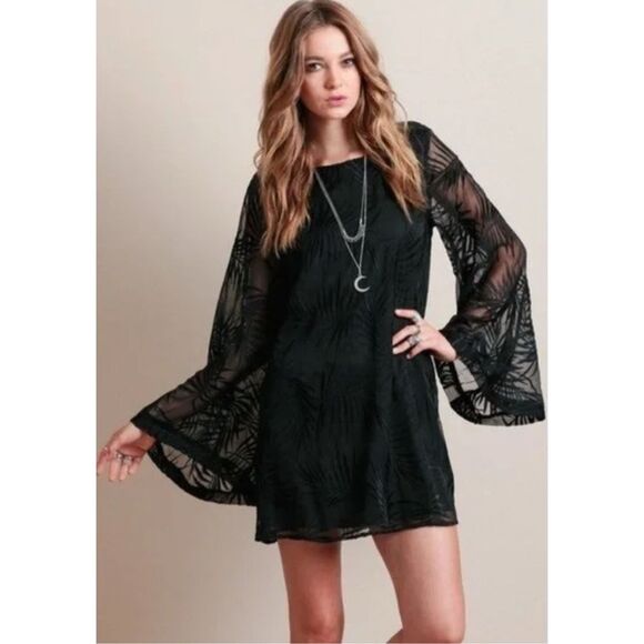 Show me your MuMu knock out mini black damask velvet bell sleeve dress Medium - Picture 2 of 13